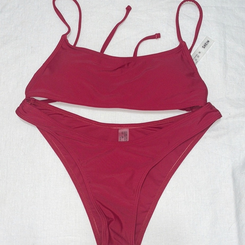 Burgundy 2 piece bikini! 🥀